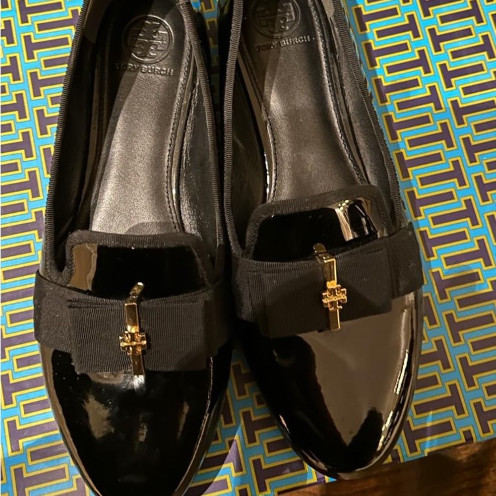 TORY BURCH Trudy Patent Leather Bow NEVER WORN WITHOUT SOCKS SIZE 9